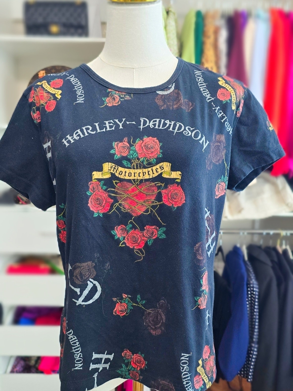 Harley-Davidson Black Tee with Red Rose Graphic - Picture 7 of 7